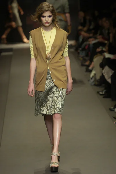 Look 18